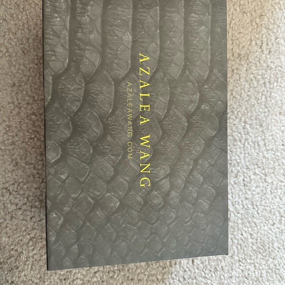 Heels - Picture 4 of 5